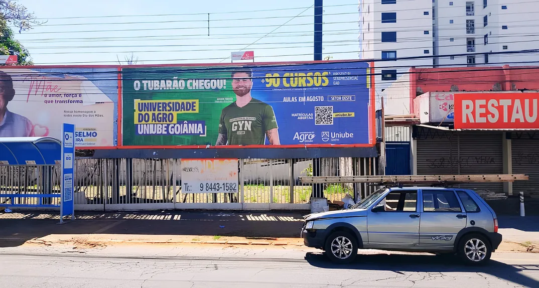 Registro de campo de um outdoor da campanha veiculando na avenida